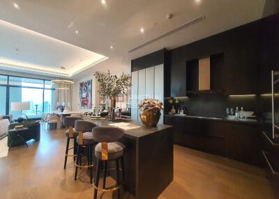 For RENT : The Diplomat 39 / 2 Bedroom / 3 Bathrooms / 237 sqm / 300000 THB [9946110]