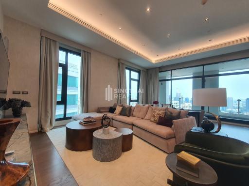 For RENT : The Diplomat 39 / 2 Bedroom / 3 Bathrooms / 237 sqm / 300000 THB [9946110]