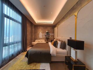 For RENT : The Diplomat 39 / 2 Bedroom / 3 Bathrooms / 237 sqm / 300000 THB [9946110]