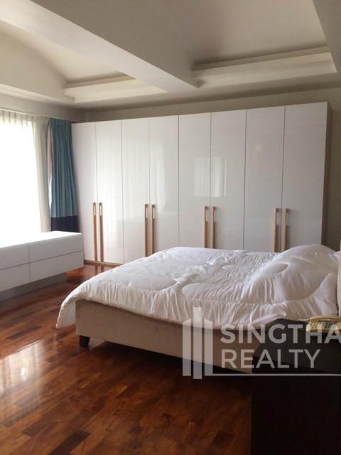 For RENT : House Phrakanong / 8 Bedroom / 8 Bathrooms / 801 sqm / 350000 THB [6227952]