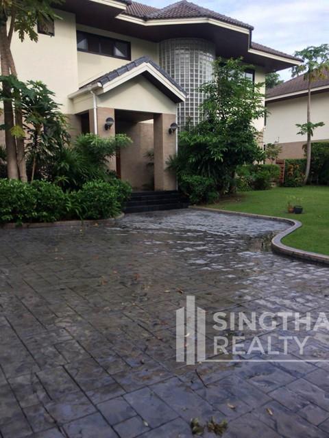 For RENT : House Phrakanong / 8 Bedroom / 8 Bathrooms / 801 sqm / 350000 THB [6227952]