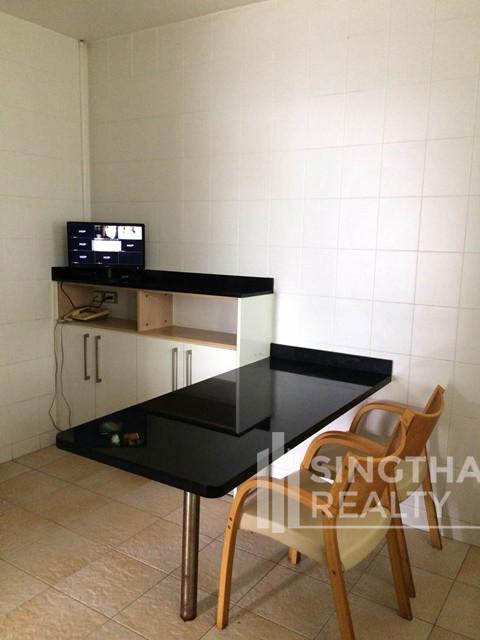 For RENT : House Phrakanong / 8 Bedroom / 8 Bathrooms / 801 sqm / 350000 THB [6227952]