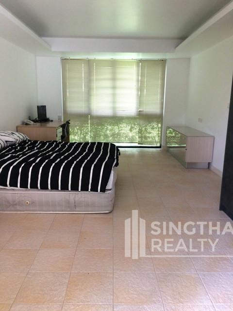 For RENT : House Phrakanong / 8 Bedroom / 8 Bathrooms / 801 sqm / 350000 THB [6227952]