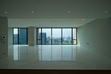 For RENT : The Residences at Sindhorn Kempinski Hotel Bangkok / 4 Bedroom / 4 Bathrooms / 356 sqm / 550000 THB [9861910]