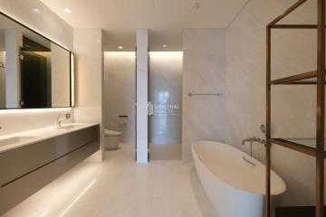 For RENT : The Residences at Sindhorn Kempinski Hotel Bangkok / 4 Bedroom / 4 Bathrooms / 356 sqm / 550000 THB [9861910]