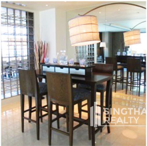 For RENT : The Residences at The St. Regis Bangkok / 4 Bedroom / 4 Bathrooms / 441 sqm / 450000 THB [6991330]