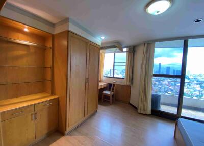 For SALE : Supalai Place / 2 Bedroom / 1 Bathrooms / 79 sqm / 5000000 THB [S11503]
