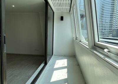 For SALE : Diamond Tower / 1 Bedroom / 1 Bathrooms / 46 sqm / 5200000 THB [S11474]