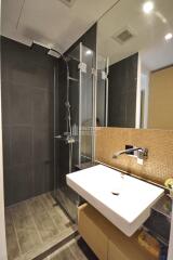 For SALE : The Lofts Ekkamai / 1 Bedroom / 1 Bathrooms / 33 sqm / 5800000 THB [9531030]