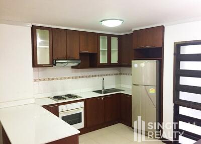 For SALE : Supalai Place / 2 Bedroom / 2 Bathrooms / 98 sqm / 6000000 THB [8302677]