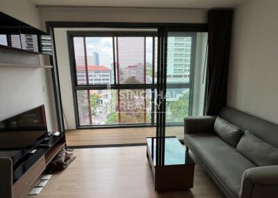 For SALE : Taka Haus Ekamai 12 / 1 Bedroom / 1 Bathrooms / 43 sqm / 7400000 THB [S10220]