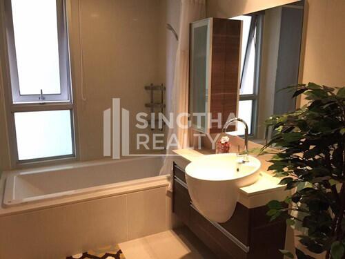 For SALE : Sky Walk Condominium / 2 Bedroom / 1 Bathrooms / 61 sqm / 7950000 THB [2903864]