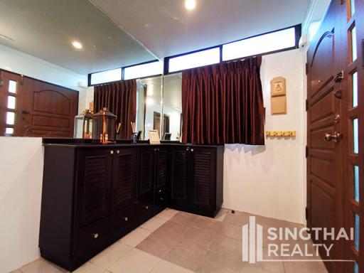 For SALE : Supalai Place / 2 Bedroom / 1 Bathrooms / 121 sqm / 8600000 THB [S10743]