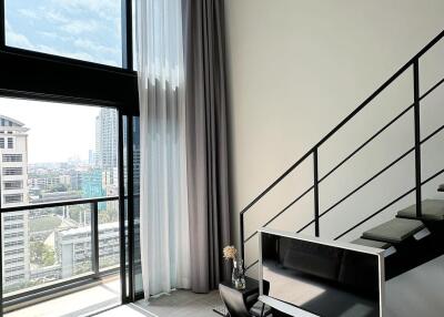For SALE : The Lofts Silom / 1 Bedroom / 1 Bathrooms / 46 sqm / 10200000 THB [S11292]