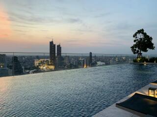 For SALE : The Lofts Silom / 1 Bedroom / 1 Bathrooms / 46 sqm / 10200000 THB [S11292]