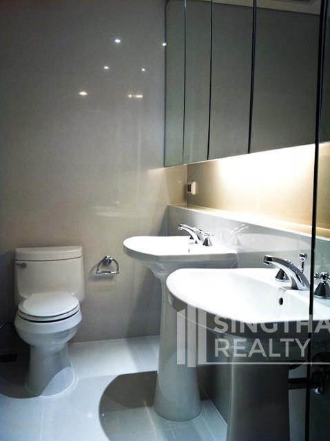 For SALE : Aguston Sukhumvit 22 / 2 Bedroom / 2 Bathrooms / 86 sqm / 13000000 THB [5583374]