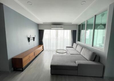 For SALE : D.S. Tower 2 Sukhumvit 39 / 3 Bedroom / 2 Bathrooms / 137 sqm / 14000000 THB [9802817]