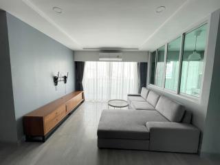 For SALE : D.S. Tower 2 Sukhumvit 39 / 3 Bedroom / 2 Bathrooms / 137 sqm / 14000000 THB [9802817]