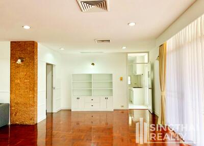 For SALE : T.P.J. Condo / 4 Bedroom / 2 Bathrooms / 283 sqm / 14500000 THB [8446051]