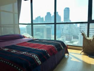 For SALE : The Address Sathorn / 2 Bedroom / 2 Bathrooms / 74 sqm / 15500000 THB [S10654]