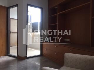 For SALE : Fifty Fifth Tower / 3 Bedroom / 3 Bathrooms / 196 sqm / 16000000 THB [3812513]