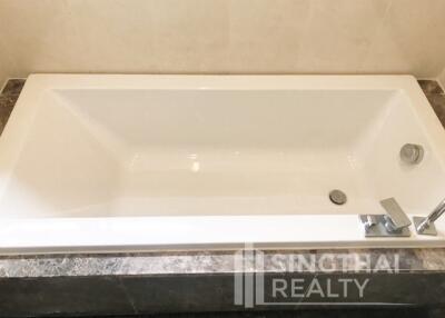 For SALE : The Address Sukhumvit 61 / 2 Bedroom / 2 Bathrooms / 78 sqm / 16000000 THB [6610973]