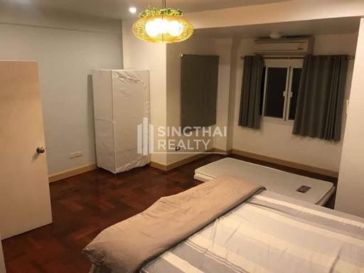 For SALE : Townhouse Ekkamai / 4 Bedroom / 4 Bathrooms / 300 sqm / 17900000 THB [9400548]