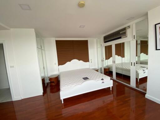 For SALE : President Park Sukhumvit 24 / 3 Bedroom / 3 Bathrooms / 223 sqm / 18000000 THB [9793756]