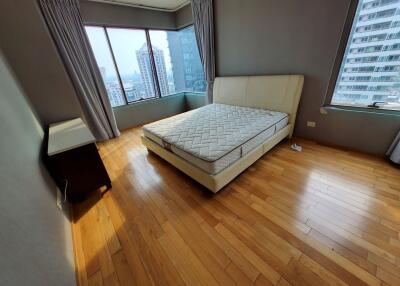 For SALE : The Emporio Place / 2 Bedroom / 2 Bathrooms / 101 sqm / 18000000 THB [9979438]