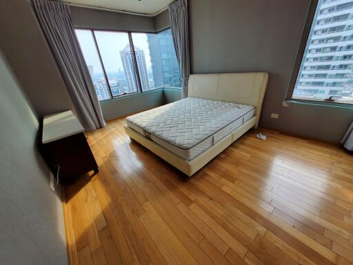 For SALE : The Emporio Place / 2 Bedroom / 2 Bathrooms / 101 sqm / 18000000 THB [9979438]