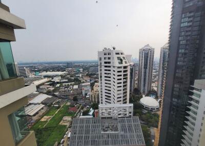For SALE : The Emporio Place / 2 Bedroom / 2 Bathrooms / 101 sqm / 18000000 THB [9979438]