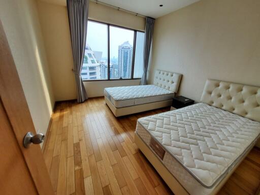 For SALE : The Emporio Place / 2 Bedroom / 2 Bathrooms / 101 sqm / 18000000 THB [9979438]