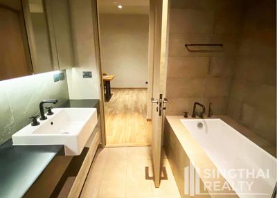 For SALE : The Lofts Asoke / 2 Bedroom / 1 Bathrooms / 76 sqm / 18500000 THB [8215875]