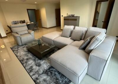 For SALE : Fifty Fifth Tower / 3 Bedroom / 2 Bathrooms / 170 sqm / 18800000 THB [S11572]
