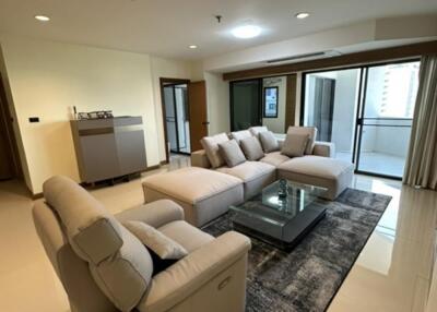 For SALE : Fifty Fifth Tower / 3 Bedroom / 2 Bathrooms / 170 sqm / 18800000 THB [S11572]