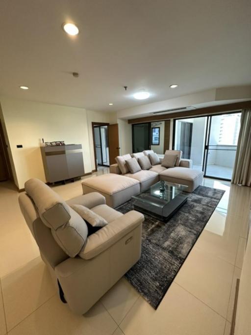 For SALE : Fifty Fifth Tower / 3 Bedroom / 2 Bathrooms / 170 sqm / 18800000 THB [S11572]