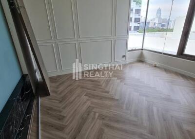 For SALE : Saladaeng One / 1 Bedroom / 1 Bathrooms / 58 sqm / 19500000 THB [S10116]