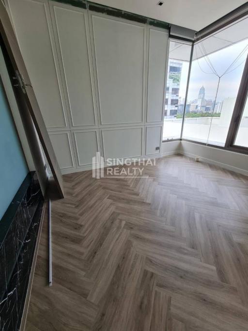 For SALE : Saladaeng One / 1 Bedroom / 1 Bathrooms / 58 sqm / 19500000 THB [S10116]