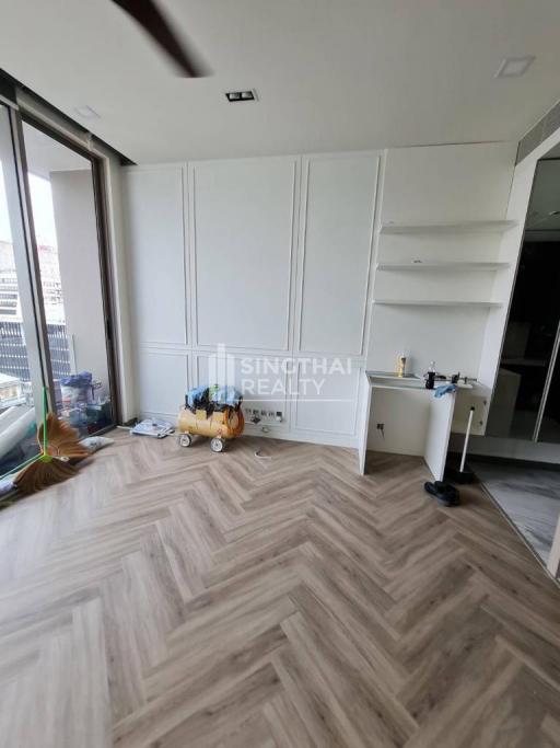For SALE : Saladaeng One / 1 Bedroom / 1 Bathrooms / 58 sqm / 19500000 THB [S10116]