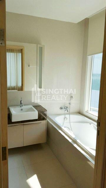 For SALE : 39 by Sansiri / 2 Bedroom / 2 Bathrooms / 81 sqm / 19500000 THB [S11390]