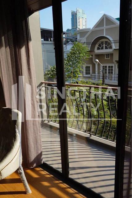 For SALE : Klass Condo Langsuan / 2 Bedroom / 2 Bathrooms / 72 sqm / 19970000 THB [4054988]