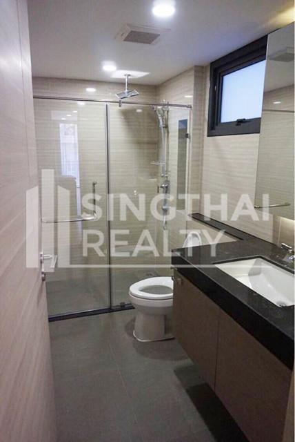 For SALE : Klass Condo Langsuan / 2 Bedroom / 2 Bathrooms / 72 sqm / 19970000 THB [4054988]