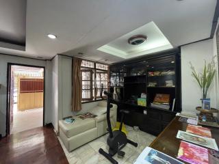 For SALE : Townhouse Phromphong / 5 Bedroom / 5 Bathrooms / 270 sqm / 21500000 THB [9531643]