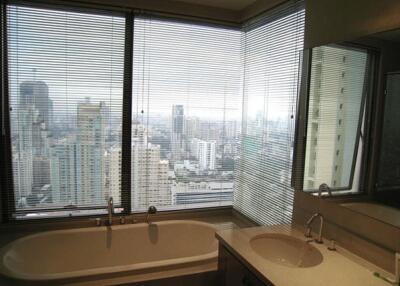 For SALE : The Emporio Place / 2 Bedroom / 2 Bathrooms / 105 sqm / 21500000 THB [S10701]