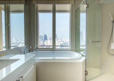 For SALE : Royce Private Residences / 2 Bedroom / 2 Bathrooms / 111 sqm / 25000000 THB [S11570]