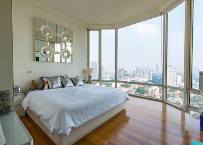 For SALE : Royce Private Residences / 2 Bedroom / 2 Bathrooms / 111 sqm / 25000000 THB [S11570]