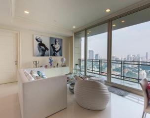 For SALE : Royce Private Residences / 2 Bedroom / 2 Bathrooms / 111 sqm / 25000000 THB [S11570]