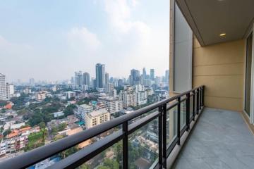 For SALE : Royce Private Residences / 2 Bedroom / 2 Bathrooms / 111 sqm / 25000000 THB [S11570]