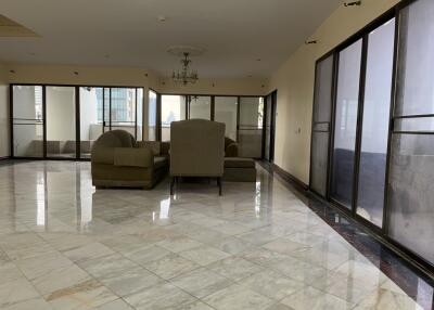 For SALE : Regent on the Park 1 / 3 Bedroom / 3 Bathrooms / 270 sqm / 27000000 THB [S10971]