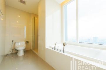 For SALE : Menam Residences / 3 Bedroom / 2 Bathrooms / 122 sqm / 30500000 THB [8150581]